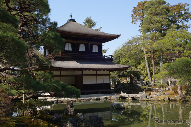 銀閣寺を訪問。これほどまでに人影のない京都を次に見られるのはどのくらい後のことだろうか。