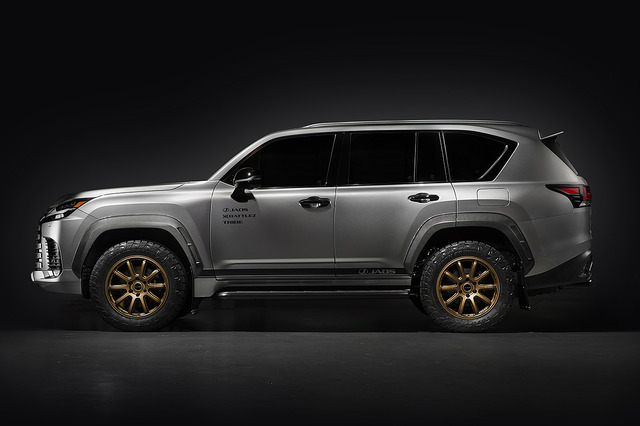 LEXUS LX600 