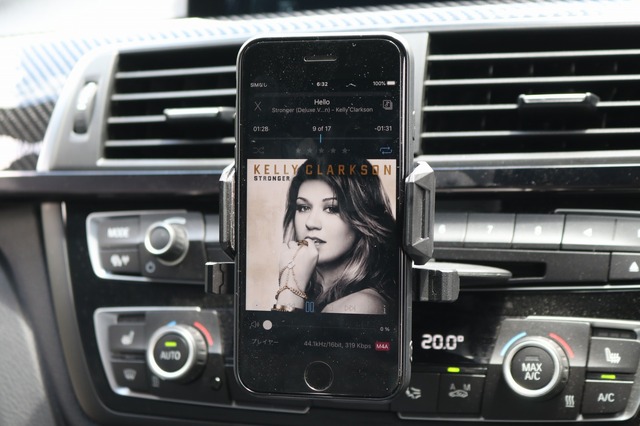 普段使う音楽プレイヤーはオーディオPCのカナリーノ12V。操作はiPhoneの画面を使って行うことができる。