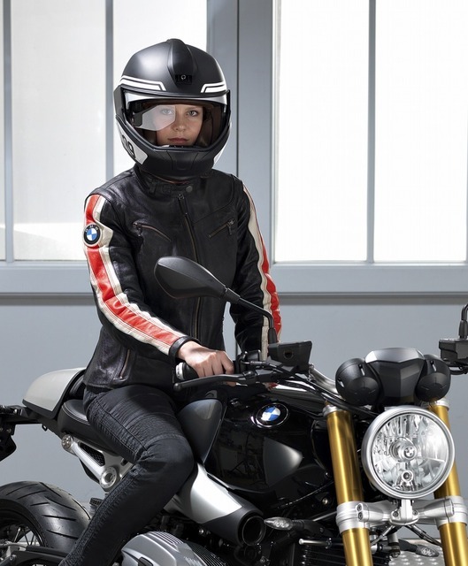 BMWモトラッド ヘッドアップディスプレイ付きヘルメット