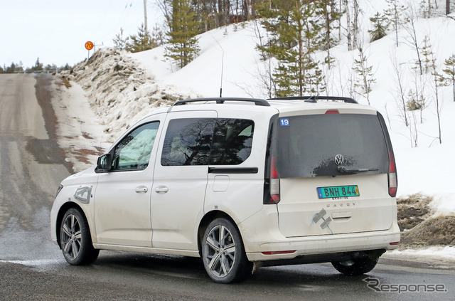 VW キャディ PHEV プロトタイプ（スクープ写真）