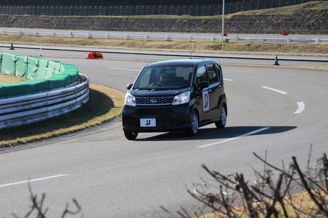 ブリヂストン PX 試乗会。セダン、ミニバン、軽の3車種についてEX20との比較走行をおこなった