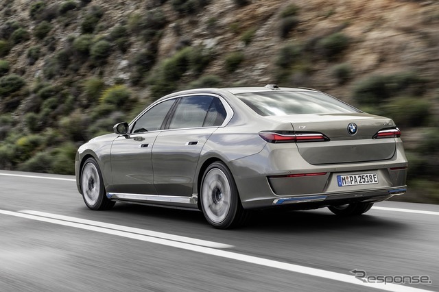 BMW i7