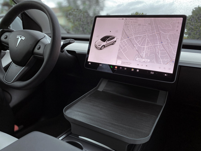 テスラ専用大型センタートレイ「TESLA ALSET Tray（アルセットトレイ）」がクラファンに登場