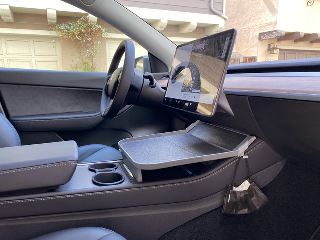 テスラ専用大型センタートレイ「TESLA ALSET Tray（アルセットトレイ）」がクラファンに登場