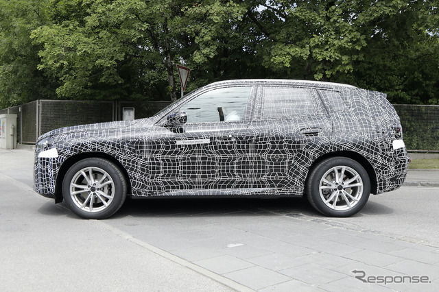 BMW X3 次期型に追加されるPHEV（スクープ写真）