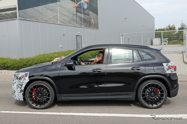 メルセデスAMG GLA35 改良新型プロトタイプ（スクープ写真）