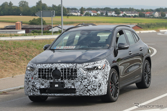 メルセデスAMG GLA35 改良新型プロトタイプ（スクープ写真）