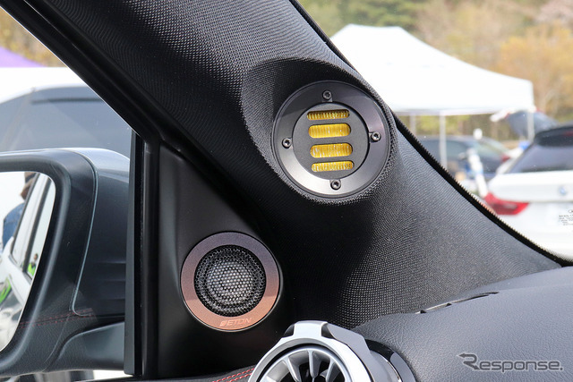 「アナログタイプ」の「外部パワーアンプ」を搭載したオーディオカーの一例（製作ショップ：カーオーディオクラブ＜大阪府＞）。