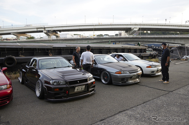 会場前に並んだ日本車のチューニングカー