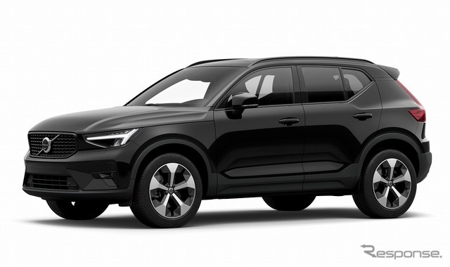 ボルボ XC40 アルティメット B4 AWD ダークエディション