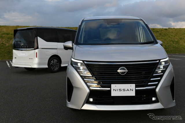 日産 セレナ 新型。ハイウェイスターV（奥）とLUXION（手前）