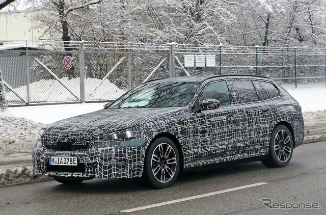 BMW i5ツーリング プロトタイプ（スクープ写真）