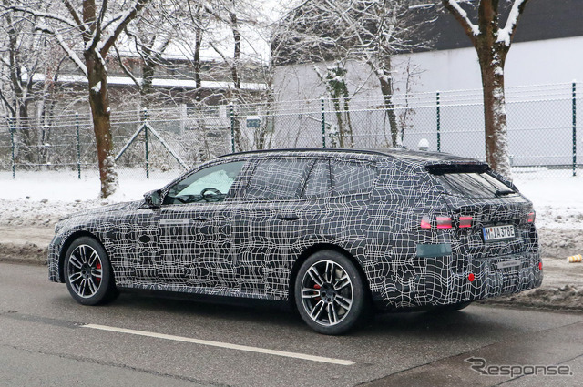 BMW i5ツーリング プロトタイプ（スクープ写真）