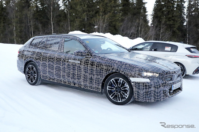 BMW i5ツーリング プロトタイプ（スクープ写真）