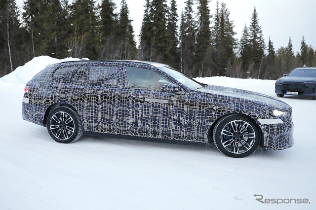 BMW i5ツーリング プロトタイプ（スクープ写真）