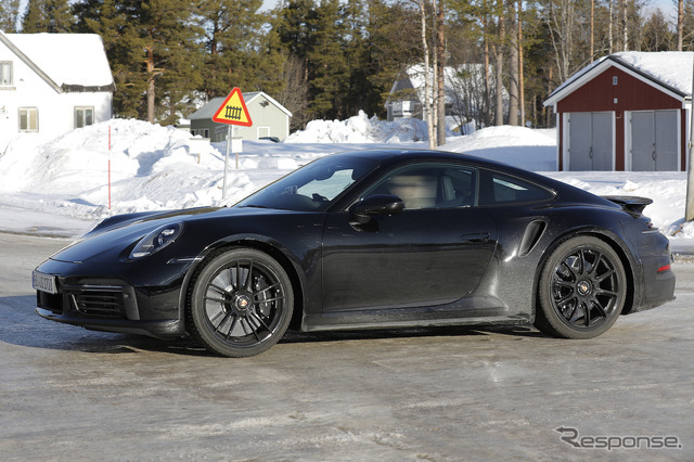 ポルシェ 911ターボ 改良新型プロトタイプ（スクープ写真）