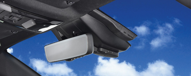 これ一つで新型ヤリス／ヤリスクロスの純正録画機能付きインナーミラーが駐車監視カメラに変身！ コムテックから専用駐車監視ユニット「PMU-T02」が新発売