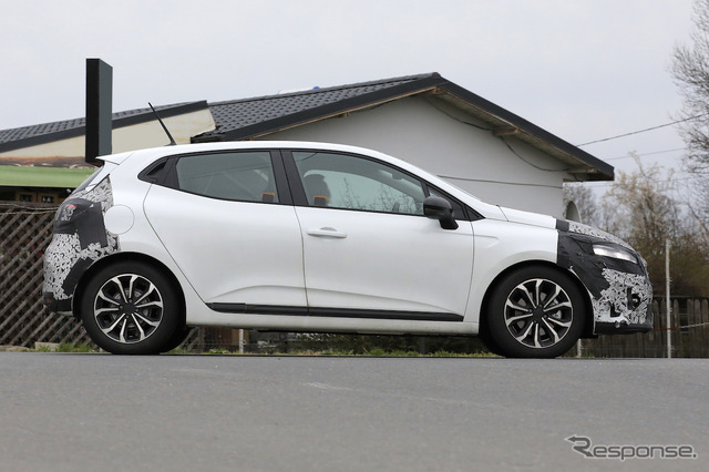 ルノー ルーテシア 改良新型プロトタイプ（スクープ写真）