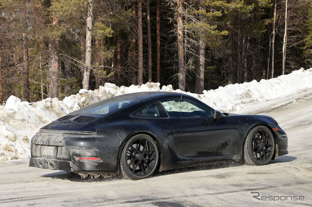 ポルシェ 911 GTS 改良新型プロトタイプ（スクープ写真）