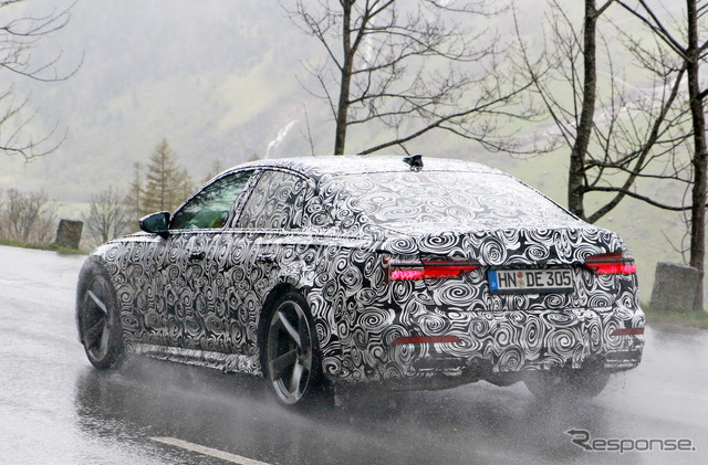 アウディ RS7 次期型と思われるプロトタイプ車両（スクープ写真）