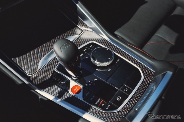 BMW XM レーベル・レッド