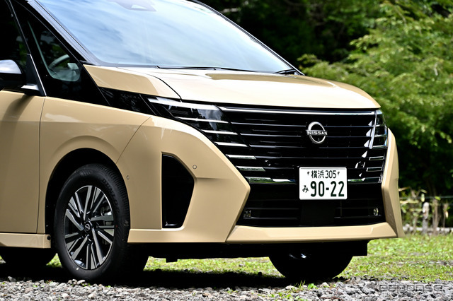 日産 セレナ e-POWER ハイウェイスターV（ボディカラー：利休）