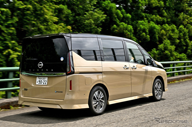 日産 セレナ e-POWER ハイウェイスターV