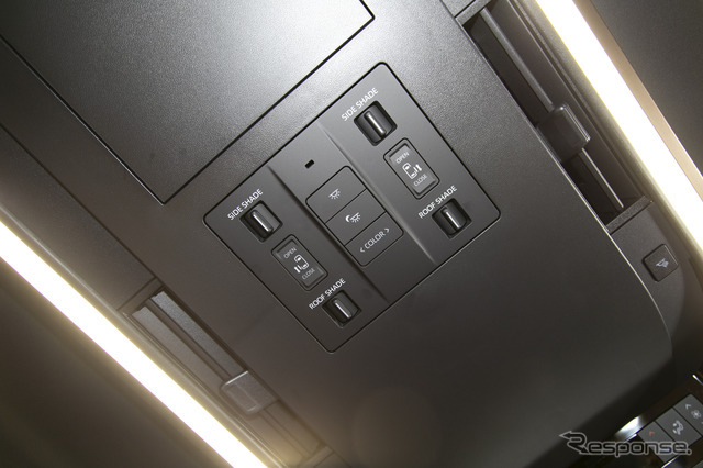 【トヨタ アルファード/ヴェルファイア 新型】より広くなったシート間隔や後部からも簡単操作が行えるセンターコンソール