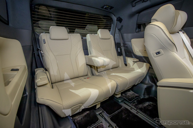 トヨタ・アルファード新型、Executive Lounge