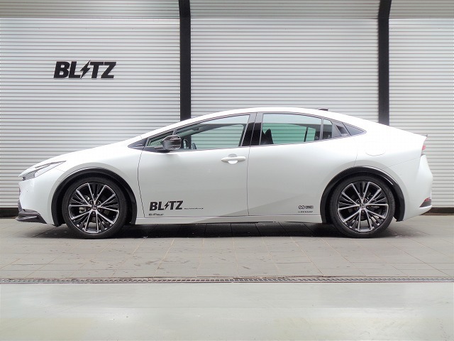 DAMPER ZZ-R［92627］TOYOTAプリウス（60系）用MXWH65実装例（フロント:26mmダウン / リア:27mmダウン）