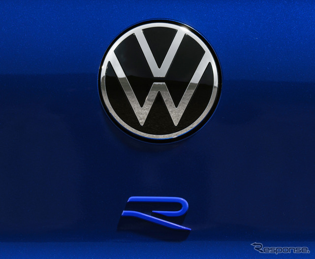 VW ゴルフR 20イヤーズ ブルー“R”エンブレムリヤハッチ