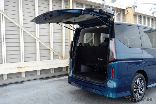 日産 セレナ e-POWER LUXION