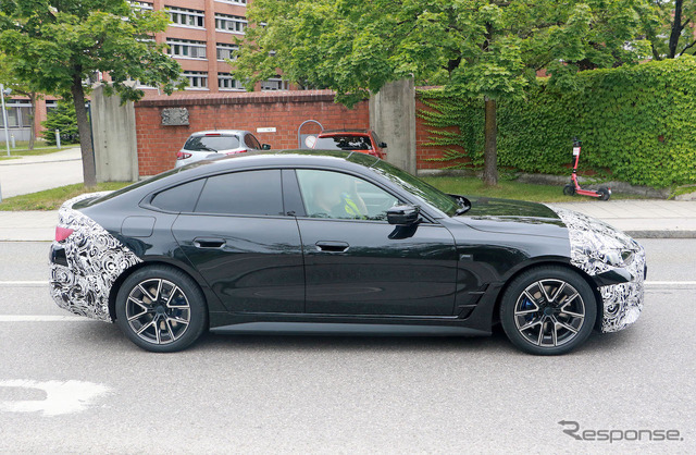 BMW i4 M50 改良新型プロトタイプ（スクープ写真）