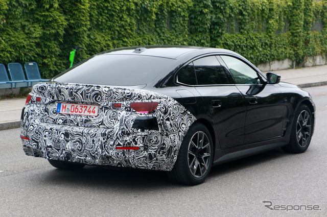 BMW i4 M50 改良新型プロトタイプ（スクープ写真）