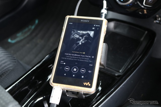 オーディオプレイヤーにはソニーのDAPであるウォークマンWM1ZM2を用い高音質システムを完成させる。