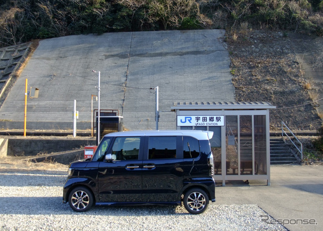 第2世代 ホンダ N-BOXカスタムで4200km。山陰本線宇田郷駅にて記念撮影。