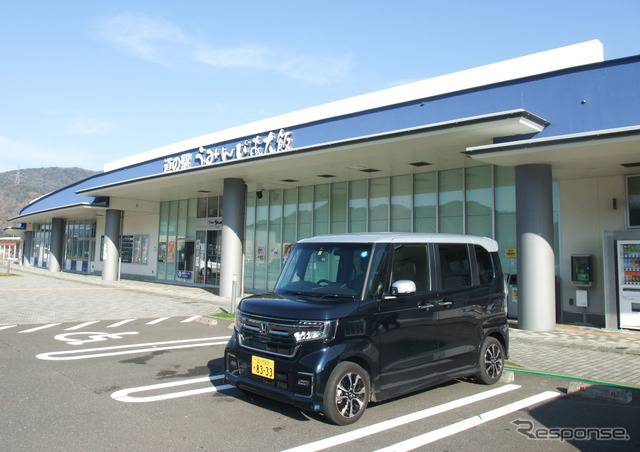 第2世代 ホンダ N-BOXカスタムで4200km。福井県・若狭湾の道の駅、うみんぴあ大飯にて。