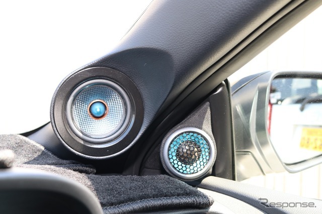 フロントスピーカーに選んだのはブルームーンオーディオのAX165。ミッドレンジには同ブランドのMX080を組み合わせる。