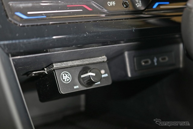バスコントロールは手もとにコントローラーを設置して、曲や気分に合わせて自在に調整できるシステムとした。