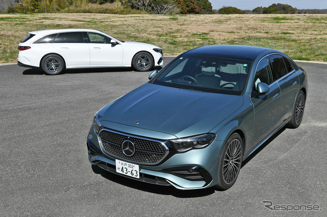 メルセデスベンツ E350e  セダン（手前）とE200 ステーションワゴン（奥）