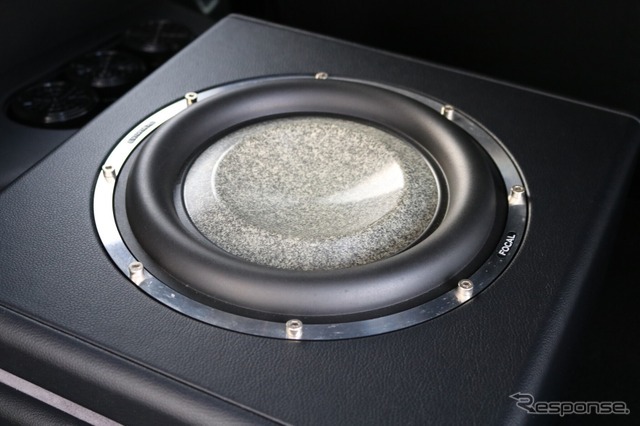 サブウーファーユニットにはユートピアMのSUB10WMをチョイス。Mインバーテッドコーンを採用した特徴的な振動板を持つ。