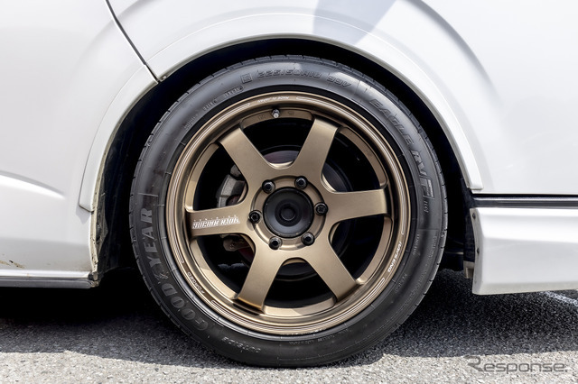 トヨタ ハイエース×ボルクレーシングTE37SB　225/50R18