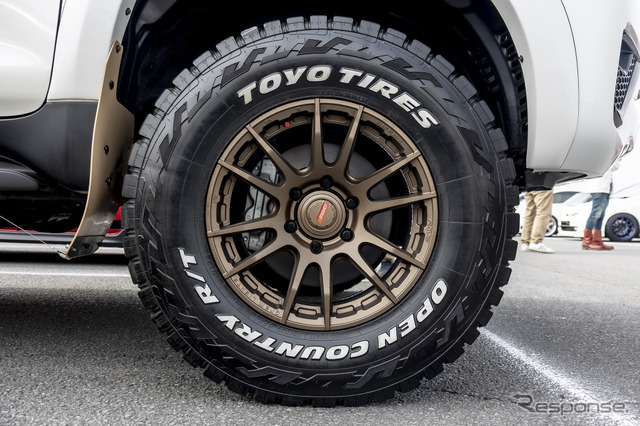 トヨタ プラド×グラムライツ57XR-X　285/70R17