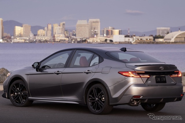トヨタ カムリ 新型 (XSE)