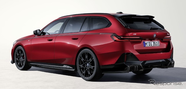 BMW i5 ツーリング の「Mパフォーマンスパーツ」装着車