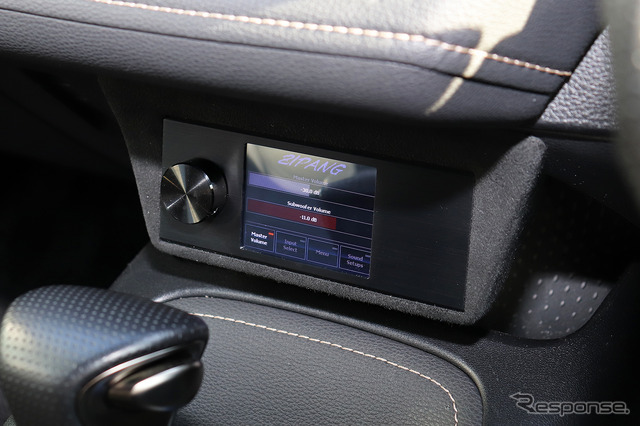 超ハイエンドスピーカーが取り付けられたオーディオカーの一例（製作ショップ：ジパング＜鳥取県＞）。