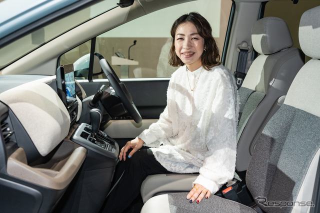 ホンダ フリード 新型のCMF（カラー・マテリアル・フィニッシュ）デザイン担当の三輪あさぎさん
