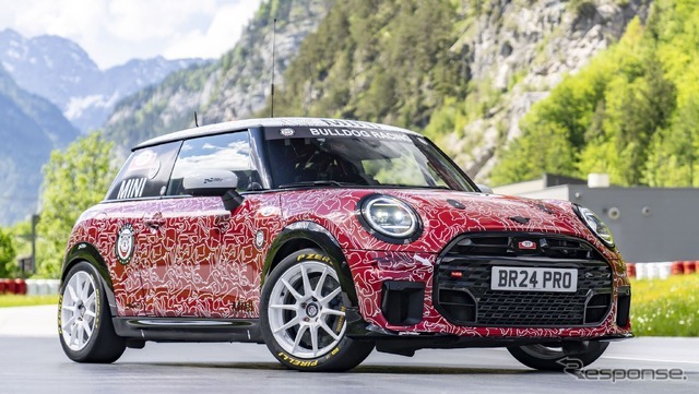 MINI ハッチバック 新型の「JCW」のプロトタイプ