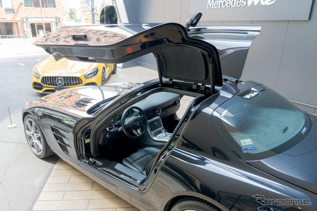 300SLをモチーフにしたガルウイングが特徴的だ。